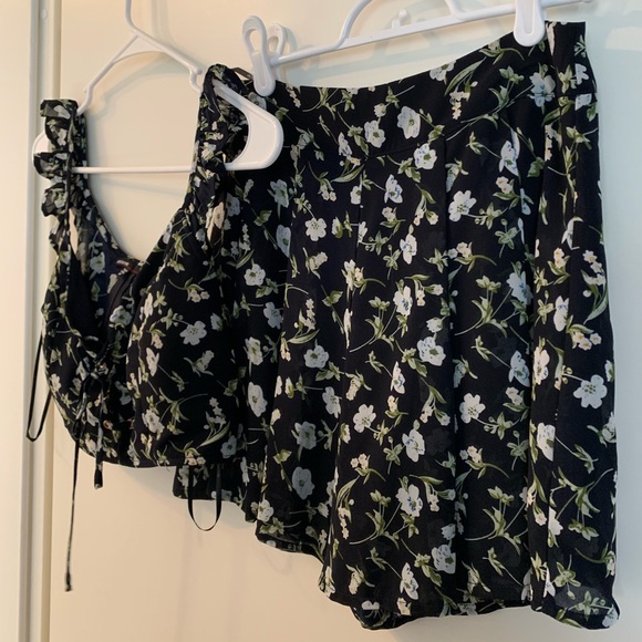 Two-piece outfit - Picture 2 of 3